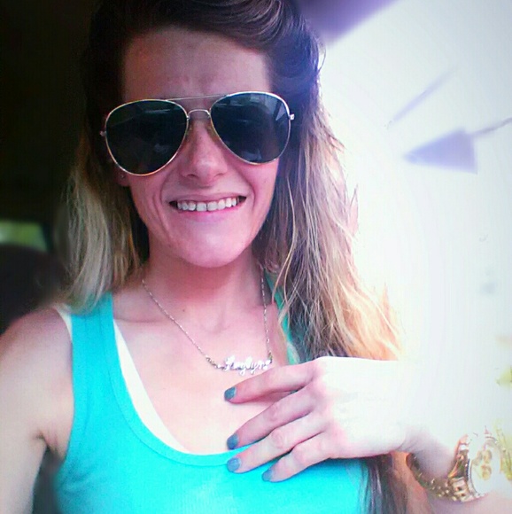 Meet your Posher, Kayyyyyy - Picture 4 of 8